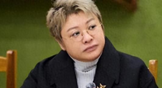 华体会官网下载-贪污上亿、假慈善？这次当众闹“笑话”的韩红，揭开了李湘的体面